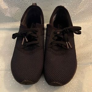 NWOT New Balance Women's FuelCore Nergize V1 Sneaker Black/Magnet Size 8.5